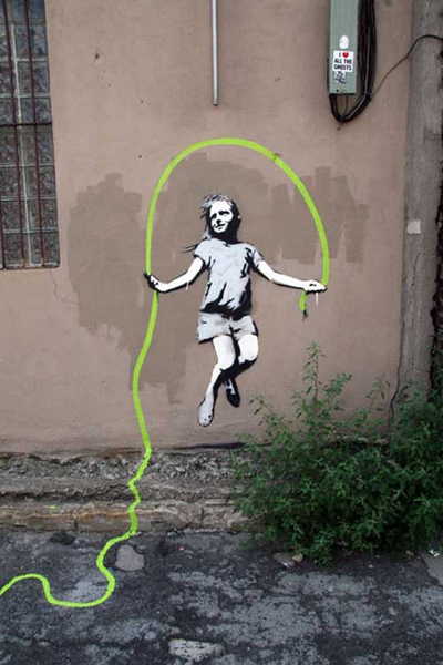 BANKSY Banksy-nina-saltando-comba